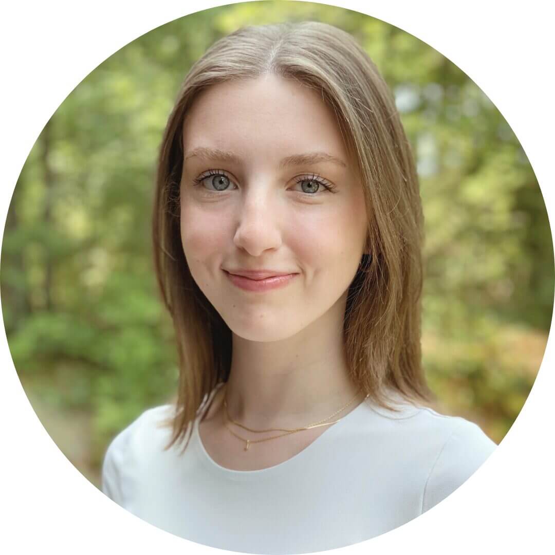 Mia headshot
